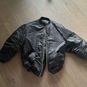 OVERSIZED FRANKIE SHOP BOMBER (BLACK)